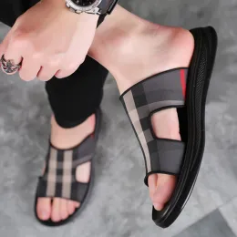 النعال مريحة فاخرة العلامة التجارية Desinger Shoes Slipper Summer Leather Leather Women #39S Sandal Slids Casual Slides Outdoor Female Flups Flops