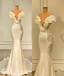 Elegant satin sjöjungfru aftonklänningar från axel ruffles golvlängd blommor pärlor långa pary tillfälle prom klänningar fo6497142