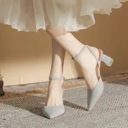 Pumpar brudtärna skor kvinnliga temperament mjölk vit spetsig fransk hög klack kvinnlig chunky sandaler sommarklänning med mode enkelt