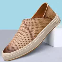 Casual Shoes Summer Men Leather Luxury Brand äkta herrbräda 2024 Hålig ut andningsbar glid på manlig båt
