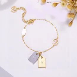 Pulseira de designer luxuosa, pulseira moderna e clássica com etiqueta dupla, elegante e intelectual, um temperamento sofisticado e presente de qualidade para sua namorada (B0055)