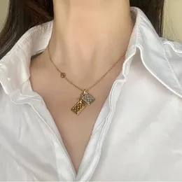 Collana girocollo di moda bicolore originale dal design originale Collane con ciondolo con lettera in acciaio inossidabile placcato oro Sier per regali di gioielli da donna