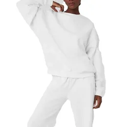 Soho Crew Neck Pullover Sweatshirt med 3D Silver Chest Logo | Relaxed-fit unisex svettkläder för studio-till-street-stil | Yoga tröja jogger outwear jacka