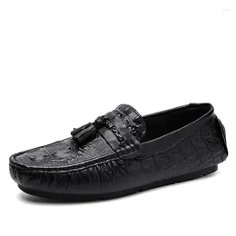 Scarpe casual 2024 Mocassini da uomo in vera pelle fatti a mano Classic All-match Business Slip On