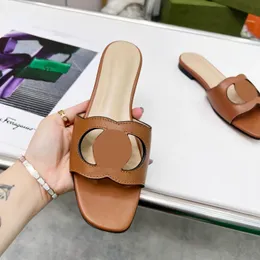 Designer feito na Itália Omen Slippers entrelaçados Slide Cutoud Sandal Leather Sexy Flat Ladies Fashion Cutout Sapatos de desgaste 35-42