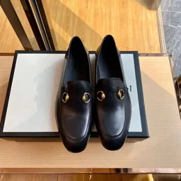 Designer loafers män loafers äkta läderplattform män skor män tryckt mule klassisk rund tå slip på kontor enhetliga loafers mule mode affärsskor 156