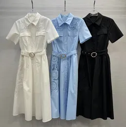 Marca de moda europeia de algodão com gola redonda, manga curta, camisa bordada escavada, vestido midi