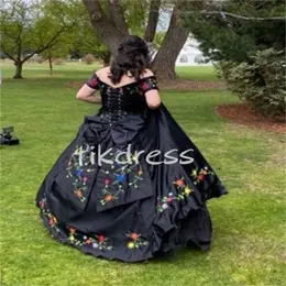 Meksika Siyah Quinceanera Elbiseler Charro 2024 Renkli Nakış Vestidos De XV Anos Omuz Kapalı Debutante 15 Vestido de Para On beş altı doğum günü partisi
