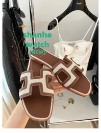 Original tofflor Typ Flat HH Bottomed tofflor för kvinnors ytterkläder 2024 Ny läder Square Toe Sheepskin Casual Kelly Sandals Non Slipbzfu