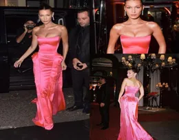 Vestidos formais de baile sem alças rosa Bella Hadid Modest Ruffles Saia comprimento total no tapete vermelho vestido de celebridade vestido de festa à noite 1138693