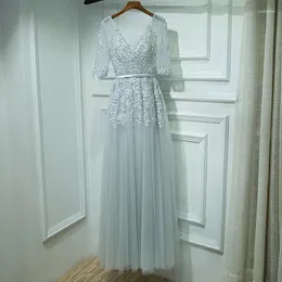 فساتين غير رسمية Volalo 12 ألوانًا بيضاء طويلة الحفلات حفل زفاف مذهلة مثيرة مثير زهرة Vestidos de Fiesta الطول بلا أكمام