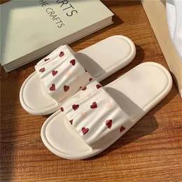 Slippers النساء والسيدات صندل لطيف أحذية داخلية سحابة الشرائح Kawaii House House Summer 2024 Bedroom Bathroom