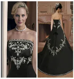 2019 Vintage Black Aline Wedding Dresses With Embroidery Lace Up Back Bridal Glows Strapless Custom Gothic Vestidos de Marriage B6882160