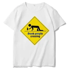 Mens T Shirts Beware Drunk People Crossing Mens T-Shirt Funny Alcohol Party Crawl Sign Casual Short Sleeve Harajuku Streetwear Men Clothing