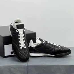 Designers tennis sneakers kvinnor casual skor lyx varumärke elektriska broderade diamant pläd läder kamois svart vit panda skor tränare skor