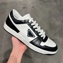 Tasarımcı Downtown Erkek Spor ayakkabıları şık deri rahat Her Şey Metal Üçgen Etiket Sıradan Spor ayakkabılar B22 Erkekler Küçük Beyaz Ayakkabı