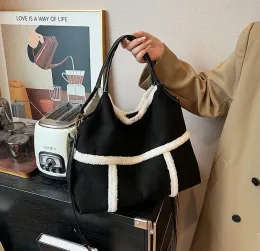 Bayanlar omuz çantaları 2 renk retro lambswool tote çanta büyük kapasite yumuşak ve konforlu peluş el çantası günlük joker düz renk ing deri sırt çantası 9708