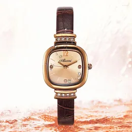 Wristwatches Simple And Classic Women's Small Square Dial Watch Retro Elegant Quartz Leather Strap Casual