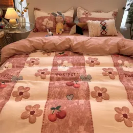 65 Полосатая двуспальная кровать California в отеле Royal Hotel, сатиновая полоска и глубокий карман