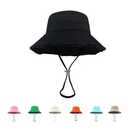 Designer Beach Bucket Hat Luxury Bob Wide Brim z skórzaną dekoracją letnie czapki dla kobiet mężczyzn