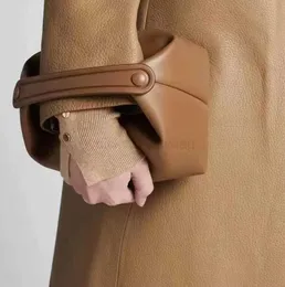 Il design di nicchia in pelle bovina dello strato superiore di Rows è pigro con un contenitore per il pranzo color caramello e una borsa a secchiello.Borsa da donna in pelle tutta abbinata