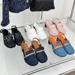 2024 Nya fyrkantiga muggles klackar 5 cm skor sandaler äkta läder spänne casual halv pack toffel lyxig mocka mjuka sandal glider mulor kvinnor dam platt tofflor