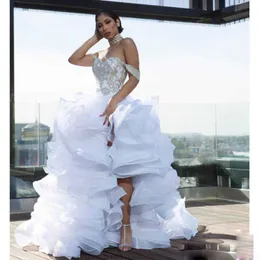 Off Axel Wedding Dresses ruffle kjol rygglös en linje brudklänningar applicerade split saudi arabiska anpassade bröllopsklänningar