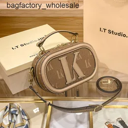 Omuz çantası üst moda tasarımcısı Güney Kore Yeni Jakard Kamera Çantası Yankee Takımı Eski Çiçek İşlemeli Küçük Kare Kadınlar Bir Crossbody Tidal Yuvarlak Çantası