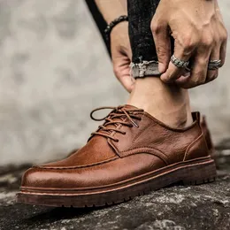 Casual Buty skórzanie marki dla mężczyzn 2024 Mokasyna projektant koronkowy un zapatillas de hombre sapato Masculino