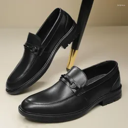 Sapatos casuais vendendo couro genuíno masculino na Europa América mocassins de sola macia clássico terno de banquete de negócios