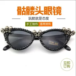 Novos óculos de sol de olho de gato com caveira cravejado de diamantes, óculos decorativos para festa de dança