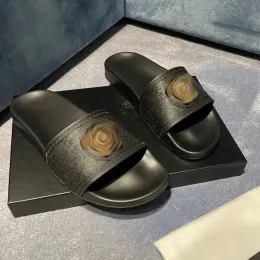 Män kvinnor platt tofflor designer gummi flip flops mode strandsandaler