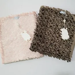 Nuova coperta di lana per bambini con doppia lettera Trapunta piccola Coperta lavorata a maglia per neonato in puro cotone Doppio strato di ciniglia