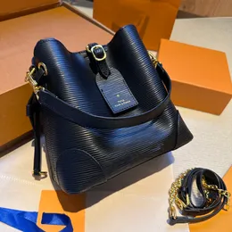 24SS 여성 고급 디자이너 중세 버킷 가방 핸드백 어깨 크로스 바디 쇼핑 오리지널 하드웨어 스트랩 이동식 22cm