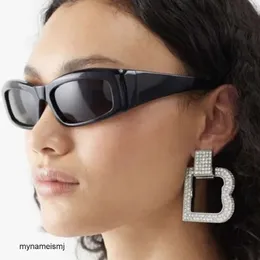 2 datorer mode lyxdesigner liten ram minimalistisk solglasögon 2023 ny fyrkantig internet kändis samma stil solglasögon koreansk version fashionabla och personlig