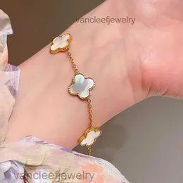 Cleef Four Leaf Clover Bracelets Four Van Designer Clover Bracelet Leaf Jewelry 4 Clef Women Charm Bangle Double Sided Flowers Grass Seashells Titanium Steel New Fiv