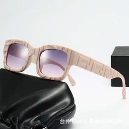 2 Stück Mode-Luxus-Designer 2024 New Square F Home Luxus-Sonnenbrille mit konkaver Form Modischer und trendiger personalisierter Sonnenschutz für Damen-Sonnenbrillen