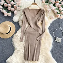 Yuoomuoo kadınlar elbise sonbahar kış seksi sargı kalçaları v yaka ince bel örgü şık moda bodycon bodycon vestidos 240309