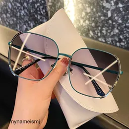 2 pezzi Fashion designer di lusso 2021 nuovi occhiali da sole moda donna occhiali da sole moda coreana donna anti ultravioletti viso tondo viso grande estate sottile