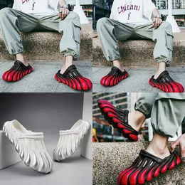 Nya sandaler målade Claw Golden Dragon Eva Hole Shoes Thick Sole Sandals Summer Beach Men's Shoes Toe Wrap Breattable tofflor Gai Storlek 40-45