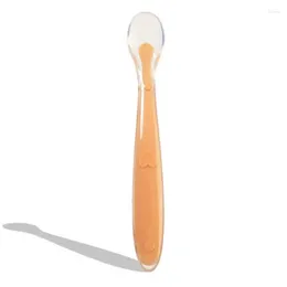 Cucchiai Cucchiaio ausiliario adatto per bambini di età superiore a 4 mesi Gel di silice di grado ecologico Sicuro per la cura del bambino in silicone morbido