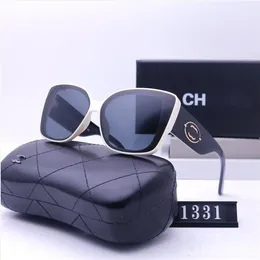 Designer -Kanal Sonnenbrille Rückgang August Kranke herausragende Sonnenbrille für Frauen Premium -Buchstaben Peplum Sonnenbrille Premium -Qualität Sonnenbrille