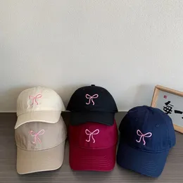 Słodki łuk haftowane czapki baseballowe unisex wiosna i letnia wersja koreańska ins modne wszechstronne słodkie czapki damskie Y2K 240322