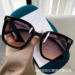 2 pezzi Fashion designer di lusso Xiaoxiang Occhiali da sole netti rossi con lo stesso temperamento Occhiali da sole Donne che guidano occhiali anti UV sottili con montatura grande Tiktok trasmissione in diretta