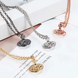 Kolye Tasarımcısı Viviennes Westwoods Lüks Hip Hop Jewlery Yüksek Kaliteli XI Üç Boyutlu Satürn Cam Boncuk Kolye Gezegen Kazak Zinciri Çok yönlü yüksek Vers