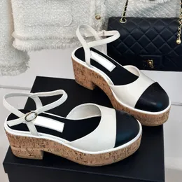 Kadın Tasarımcı Sandallar Kama Platformu Sandalswood Tahıl Birleştirilmiş Ayak Bileği Ayarlanabilir Toka Sandalet Yüksek Topuklu Elbise Ayakkabı 7cm Slingback Balıkçı Ayakkabı
