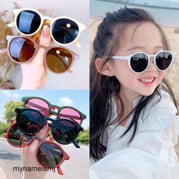 2 datorer Fashion Luxury Designer Boys and Girls Korean Fashion Personliga solglasögon Baby Summer Sun Visors Barn Anti Ultraviolet Glasögon Solglasögon