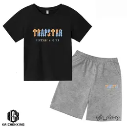 T 셔츠 2024 Summer Trapstar Tshirt Kids Boys Beach Shorts 세트 스트리트웨어 트랙 슈트 남자 여자 옷 여자 운동복 셔츠 1653