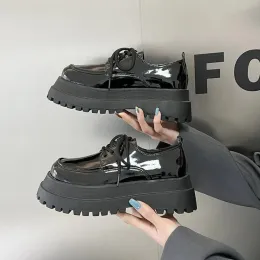 Bombeia bombas japonesas de estilo harajuku para mulheres moda casual novo designer outono de inverno patente de couro plataforma sapatos de salfotos mulheres