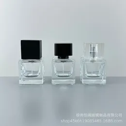 Aufbewahrungsflaschen 30 ml Würfelparfümflasche Tragbares quadratisches Glas Einfache und elegante Spray-Kosmetikbehälter nachfüllbar